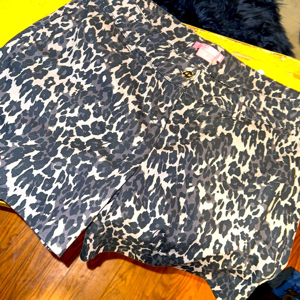 Issac Mizrari New York shorts size 6